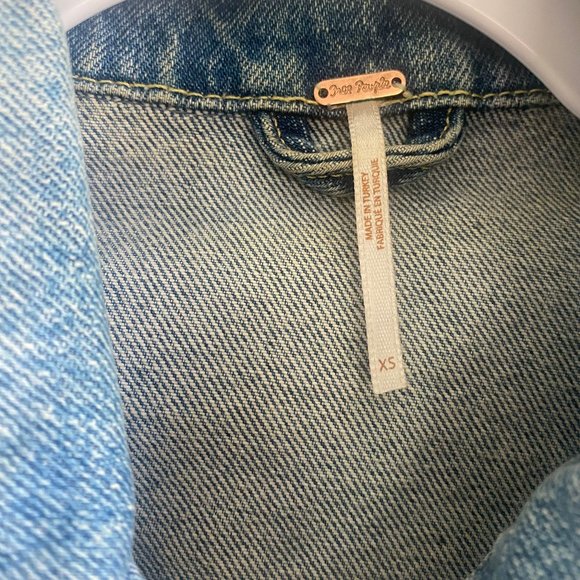 Free People Dillon Cotton Distressed Cropped Denim Jacket Oversize Size XS - Picture 6 of 12